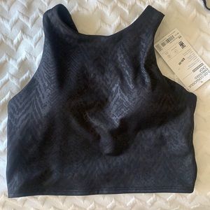 New Athleta D-DD Conscious Embossed Crop